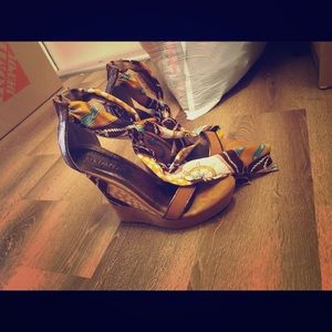 Scrap around ankle heels